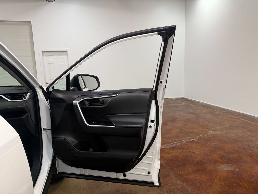 Used 2023 Toyota RAV4 LE AWD/4WD image 61