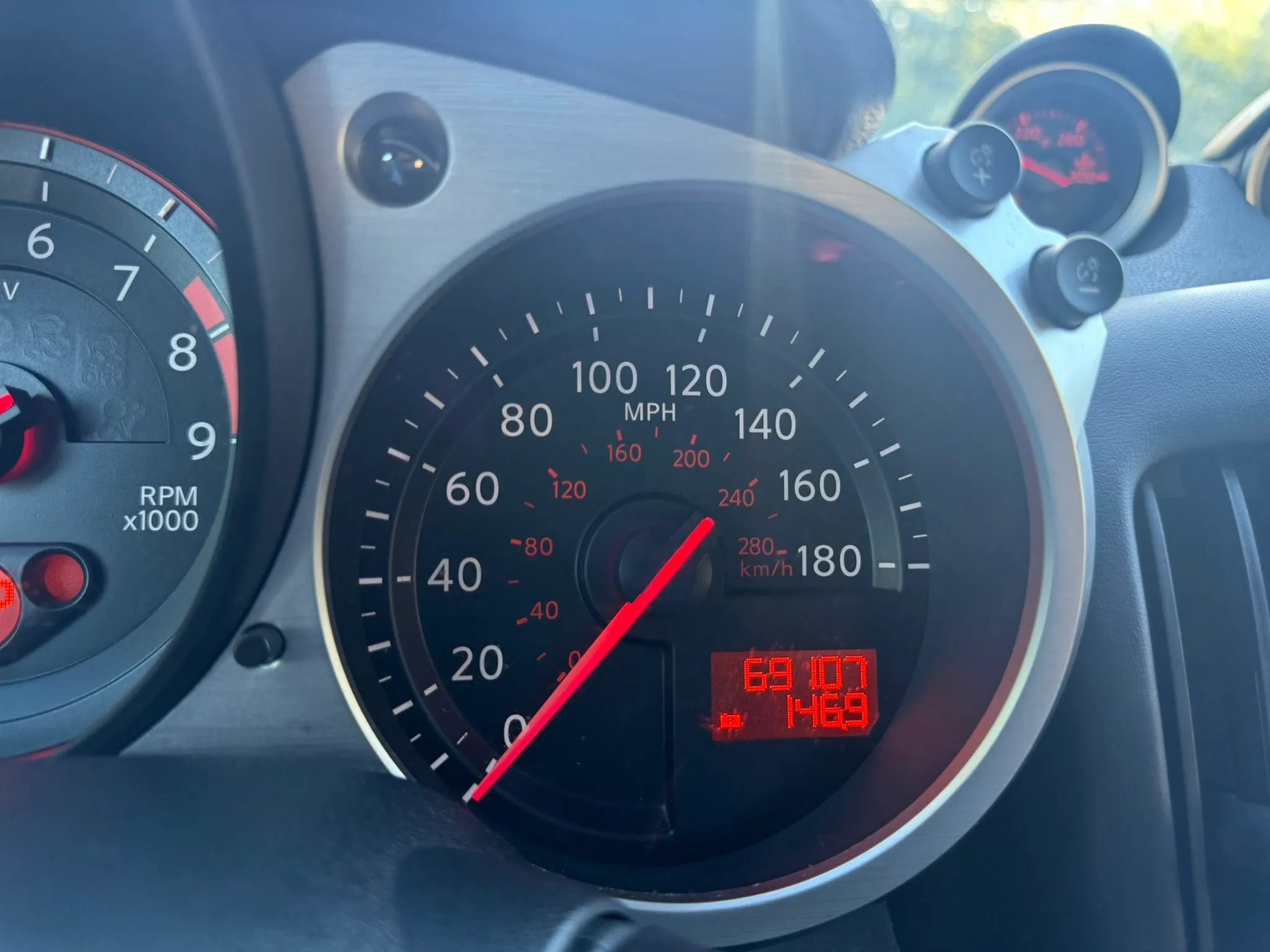Used 2011 Nissan 370Z Coupe RWD image 19