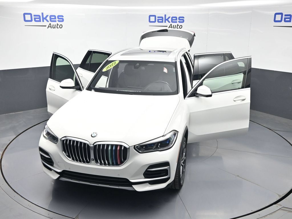 Used 2022 BMW X5 xDrive40i w/ Executive Package AWD/4WD image 57