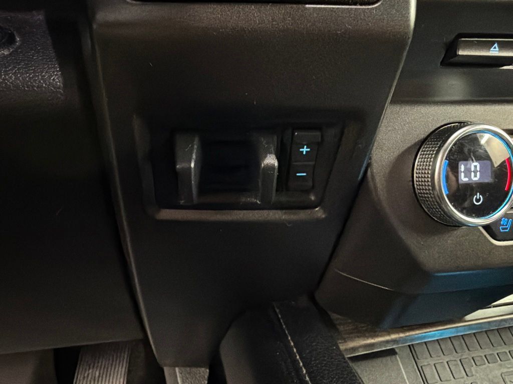 Used 2018 Ford Expedition Limited w/ Equipment Group 301A AWD/4WD image 18