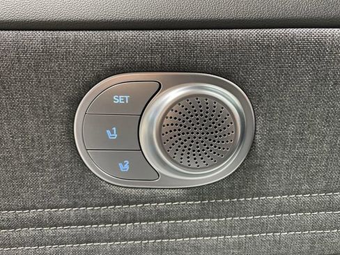 New 2025 Hyundai Elantra Limited image 28