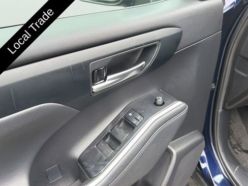 Used 2021 Toyota Highlander XLE FWD image 11
