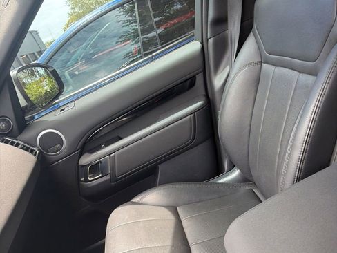 Used 2019 Land Rover Discovery SE AWD/4WD image 3