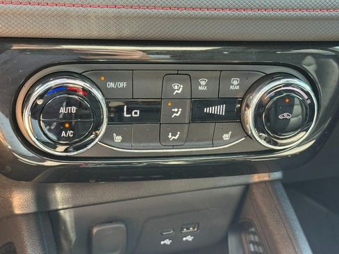 Used 2024 Chevrolet TrailBlazer RS w/ Convenience Package AWD/4WD image 19