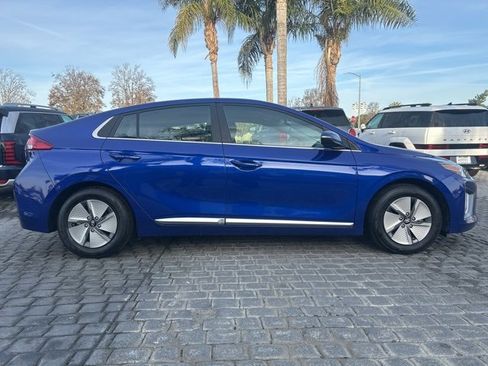 Used 2022 Hyundai Ioniq SE image 5
