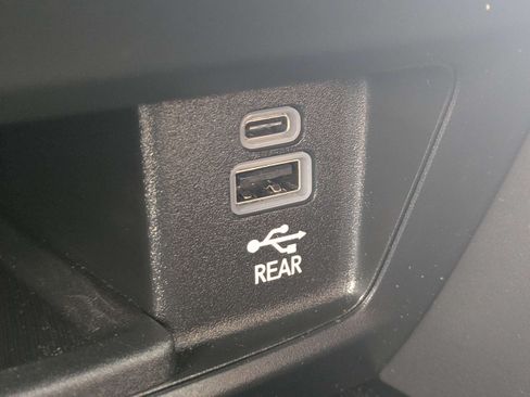 Used 2022 Chrysler Pacifica Limited w/ Uconnect Theater Family Group FWD image 25