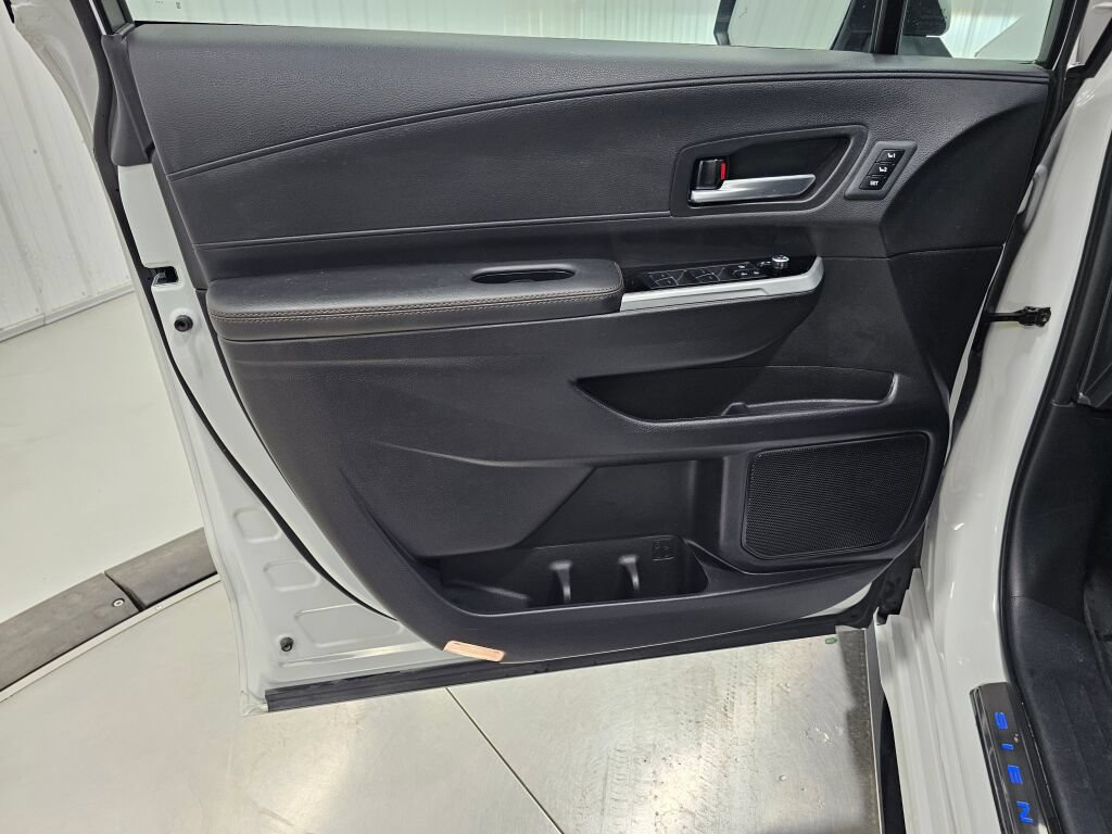 Used 2026 Toyota Sienna Platinum AWD/4WD image 34