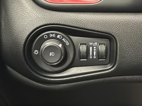 Used 2023 Jeep Renegade Trailhawk w/ Sun/Sound Group AWD/4WD image 31