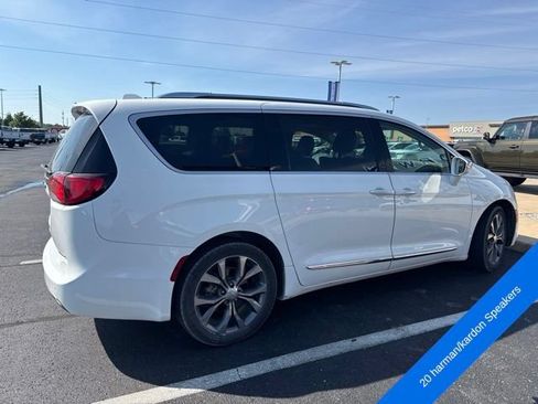 Used 2017 Chrysler Pacifica Limited FWD image 9
