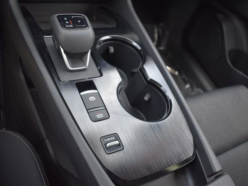 Used 2025 Nissan Rogue SV FWD image 11