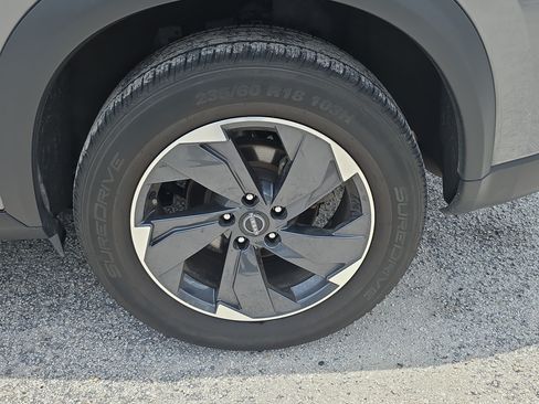 Used 2024 Nissan Rogue SV FWD image 13