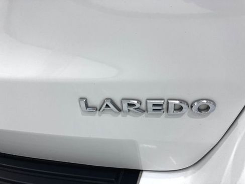 Used 2017 Jeep Grand Cherokee Laredo image 27