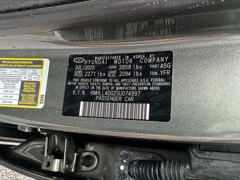 Used 2025 Hyundai Elantra SE FWD image 18
