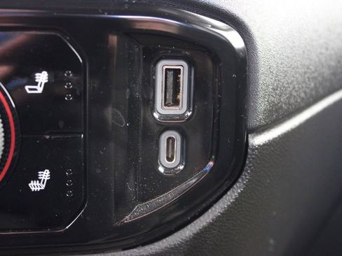 Used 2022 Chevrolet Silverado 1500 LT AWD/4WD image 20