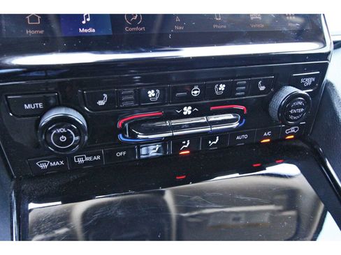 Used 2023 Jeep Grand Cherokee Limited w/ Luxury Tech Group II RWD image 28