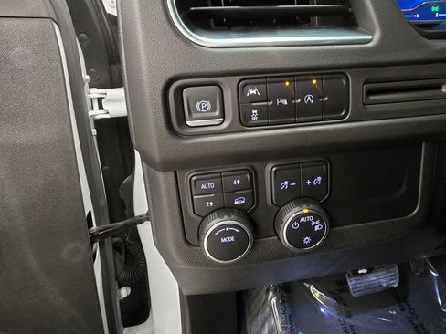 Used 2023 Chevrolet Suburban LT image 31