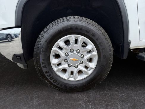 Used 2024 Chevrolet Silverado 2500 LT AWD/4WD image 9