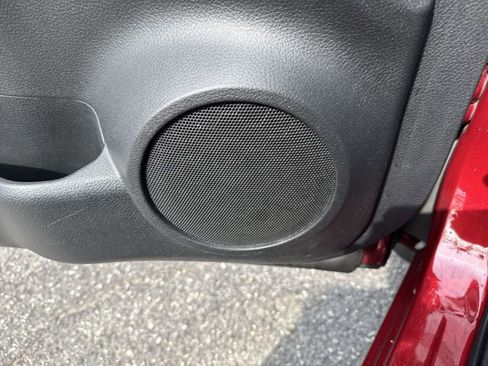 Used 2020 Nissan Rogue Sport SV image 25