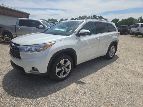 Used 2015 Toyota Highlander Limited w/ Driver Technology Package AWD/4WD image 4