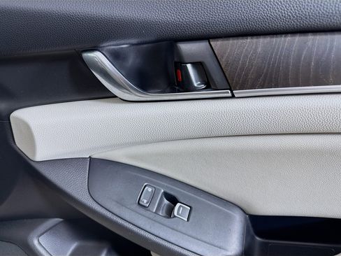 Used 2019 Honda Accord Touring image 29