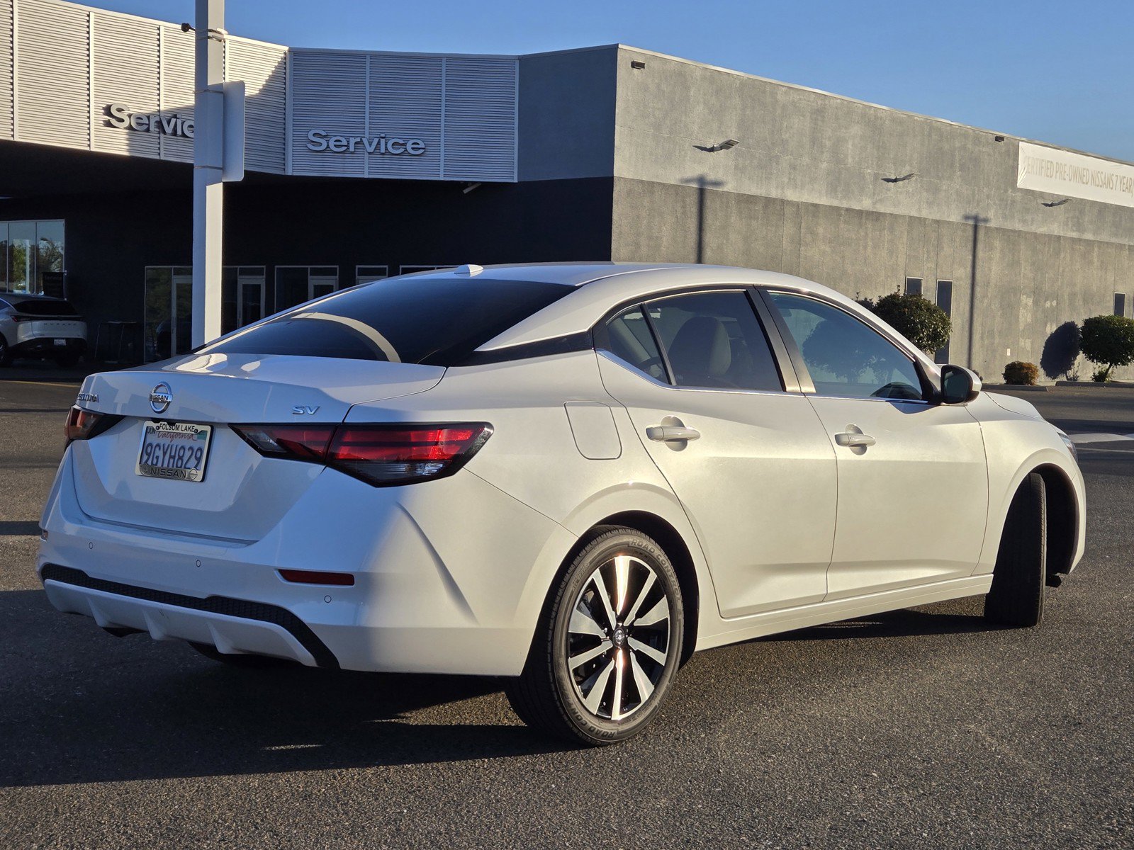 Used 2023 Nissan Sentra SV w/ SV Premium Package FWD image 4