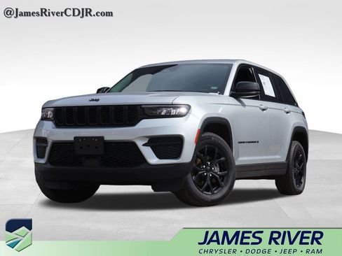 Used 2025 Jeep Grand Cherokee Altitude AWD/4WD image 1