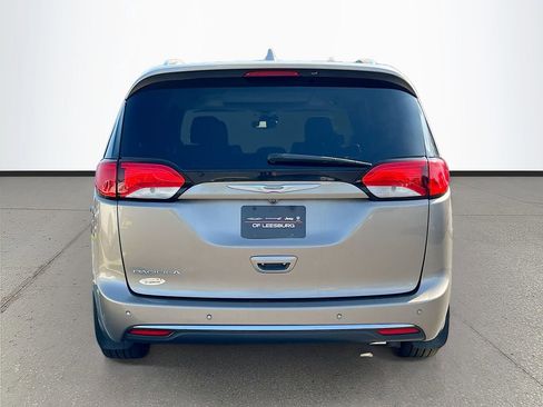 Used 2017 Chrysler Pacifica Limited w/ Advanced Safetytec Group FWD image 6
