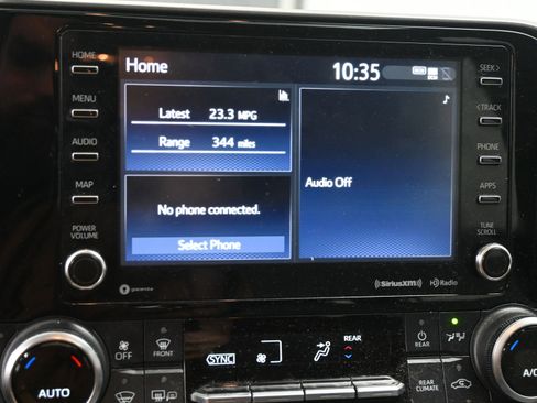 Used 2022 Toyota Highlander XLE image 12