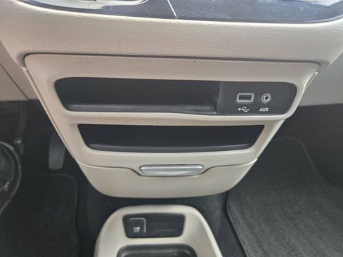 Used 2017 Chrysler Pacifica LX FWD image 55