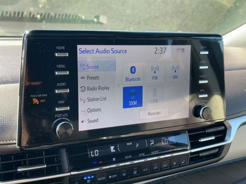 Used 2023 Toyota Sienna Platinum image 15