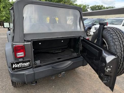 Used 2018 Jeep Wrangler Rubicon AWD/4WD image 11