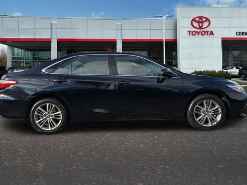 Certified 2016 Toyota Camry SE image 3