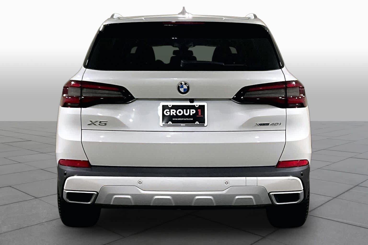 Used 2022 BMW X5 xDrive40i w/ Premium Package AWD/4WD image 4