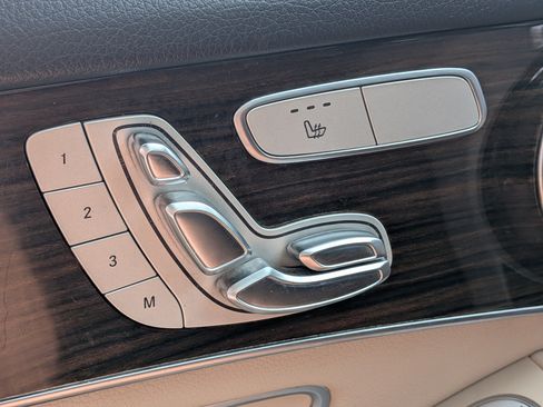 Used 2019 Mercedes-Benz GLC 300 image 23