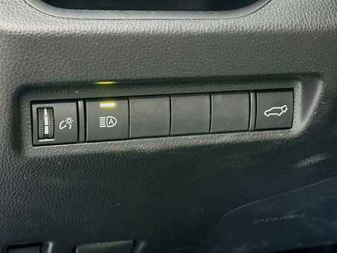 Used 2022 Toyota RAV4 XLE Premium image 17