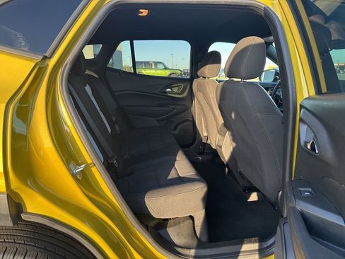 Used 2025 Chevrolet Trax RS image 17