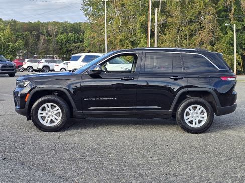 Used 2023 Jeep Grand Cherokee Laredo image 23