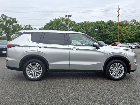 Used 2024 Mitsubishi Outlander ES image 7