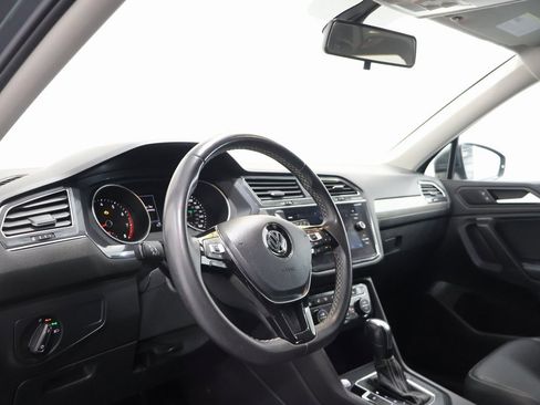 Used 2021 Volkswagen Tiguan SE image 15