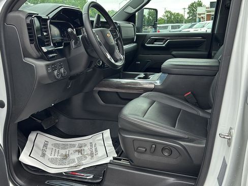 Used 2024 Chevrolet Silverado 3500 LTZ AWD/4WD image 17