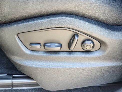 Used 2024 Porsche Cayenne AWD/4WD image 46