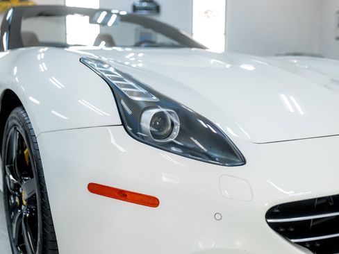 Used 2016 Ferrari California T image 20
