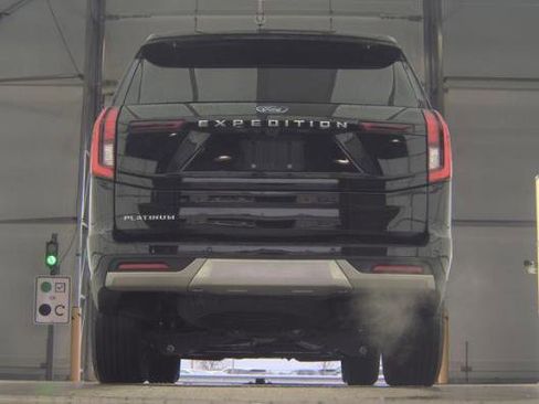 Used 2025 Ford Expedition Platinum AWD/4WD image 8