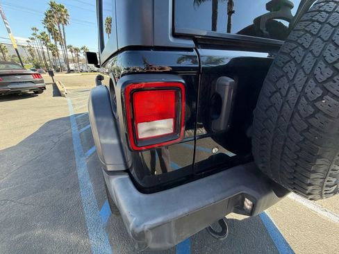 Used 2018 Jeep Wrangler Unlimited Sport image 10