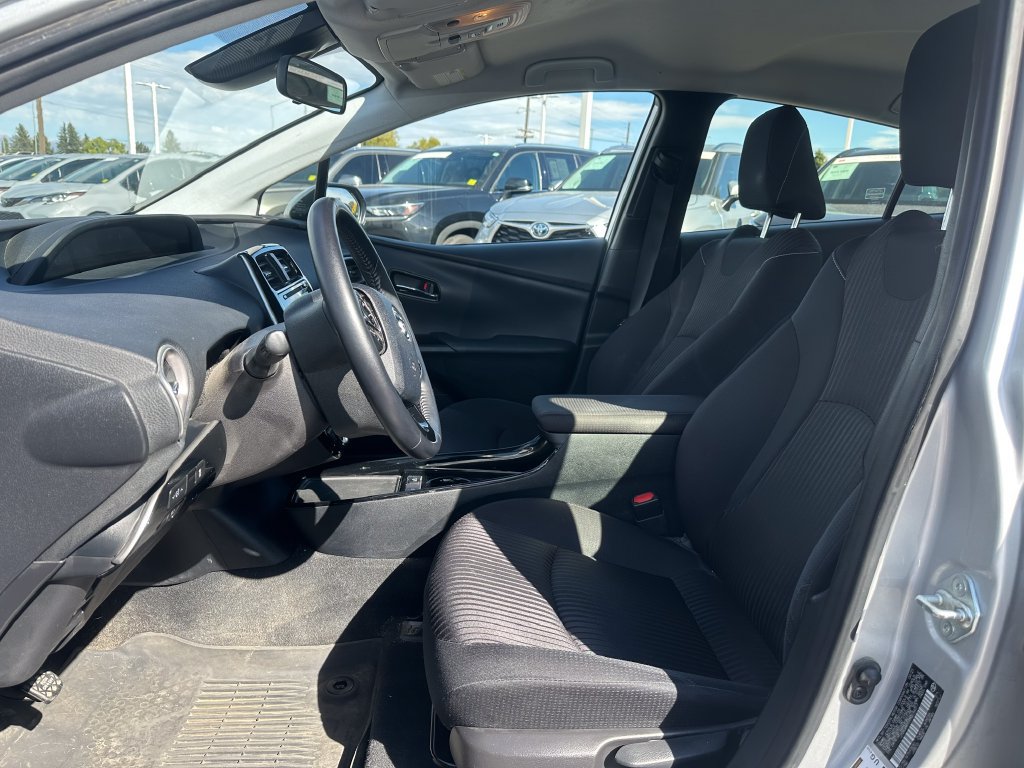 Used 2021 Toyota Prius Prime LE FWD image 4