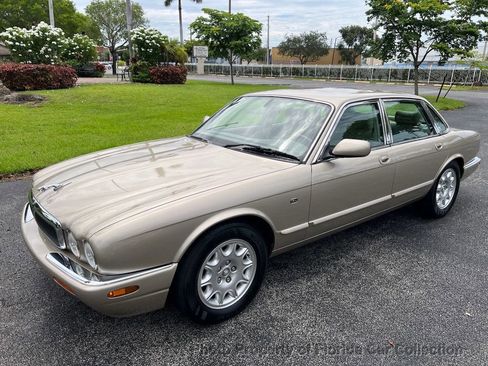 Used 2000 Jaguar XJ8 image 1