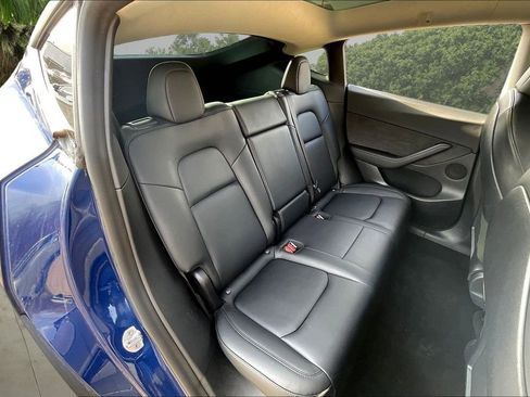 Used 2021 Tesla Model Y Long Range image 24