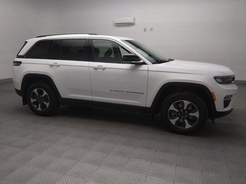 Used 2022 Jeep Grand Cherokee Limited 4xe w/ Luxury Tech Group II AWD/4WD image 11