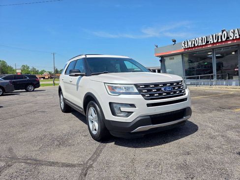 Used 2016 Ford Explorer XLT w/ Equipment Group 202A AWD/4WD image 12