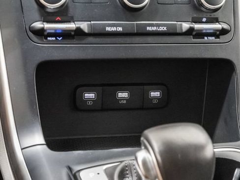 Used 2024 Kia Carnival LX FWD image 18